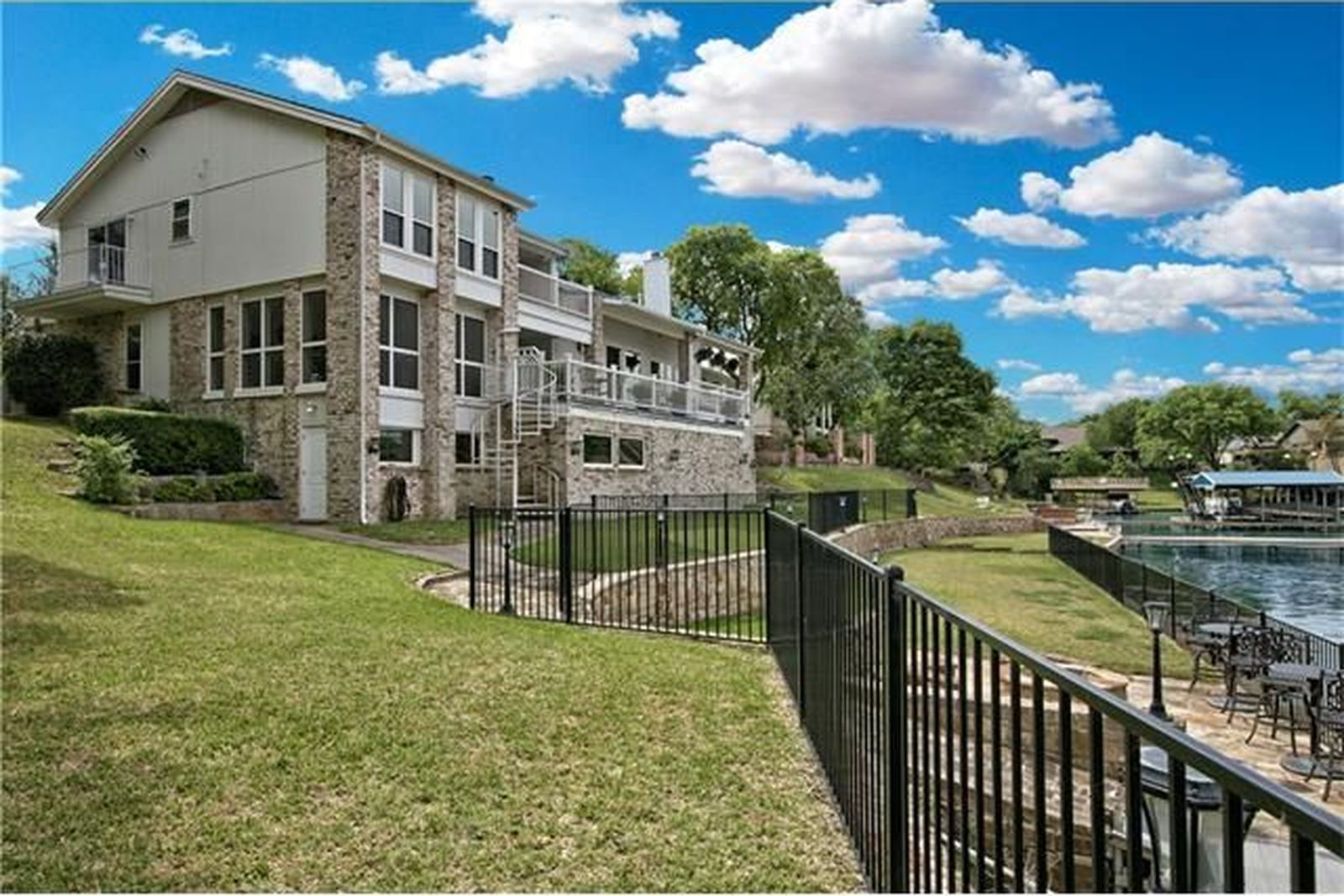 ListReports Download Open House Flyer